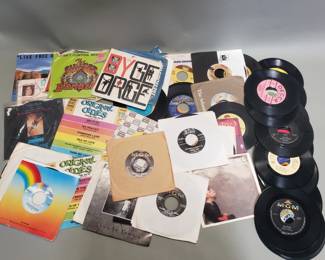 354 Group of vintage 45 rpm records