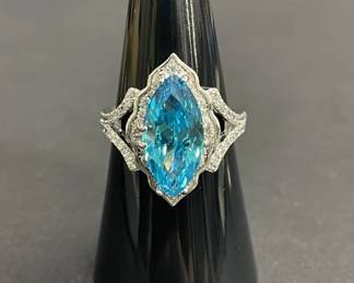 600h Sterling silver ring with blue marquise cubic