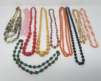 334 Vintage beaded necklaces