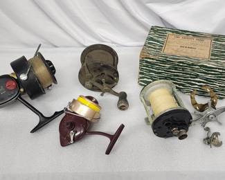 300h 4 vintage fishing reels Penn, Mitchell, Pflueger