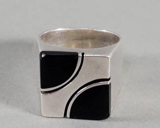 503 Art Deco style sterling silver and onyx ring