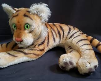 159 Vintage Steiff tiger with button