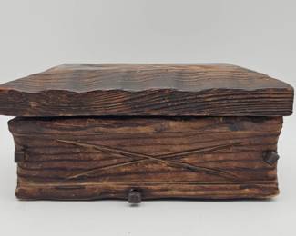580h Vintage handcarved rustic wood trinket box with