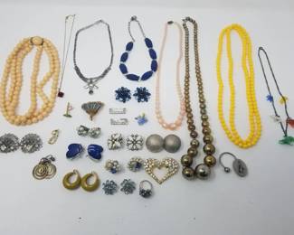 359 Vintage costume jewelry