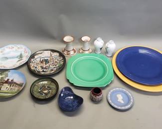428 Group of porcelain and ceramic plates,