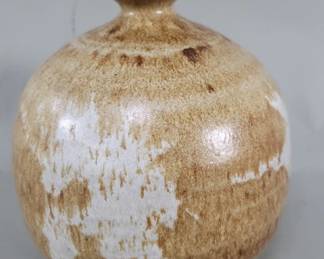 38 Victoria Littlejohn signed pottery vase
