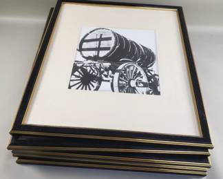 476 Bundle of framed photographs