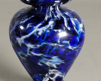 522 Signed hand blown studio art glass vase