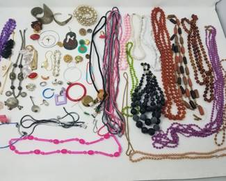 55 Group of vintage costume jewelry