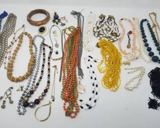 396 Group of vintage costume jewelry