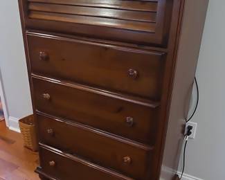 Traditional Style Cherry Chest of Drawers