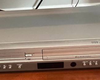 Zenith XBV442 DVD/VCR Combo Player