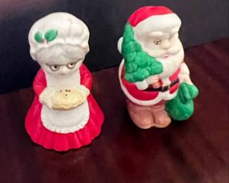 Christmas Themed Salt and Pepper Shaker Set