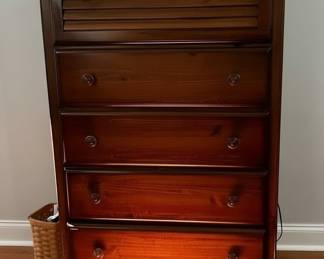 Traditional Style 5-Drawer Chest