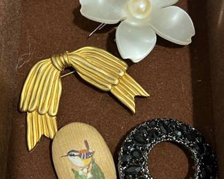 Assorted Vintage Costume Jewelry Brooches