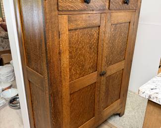 Beautiful OAK Pie safe