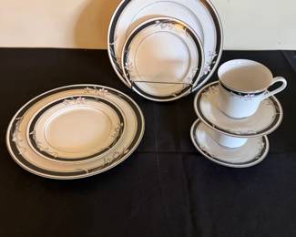 Nitto Kabuki T75 Japan Dinnerware  2 Place Settings