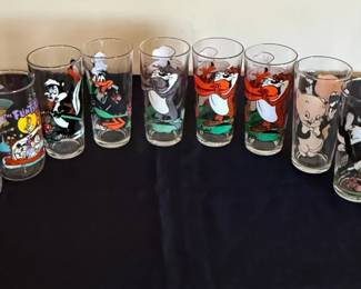 Ten Vintage Character Glasses  Pepsi Looney Tunes, Hardees Flintstones  McDonalds Snoopy