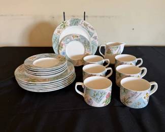 Royal Doulton Everyday Wildflowers Dinnerware  19 Pieces