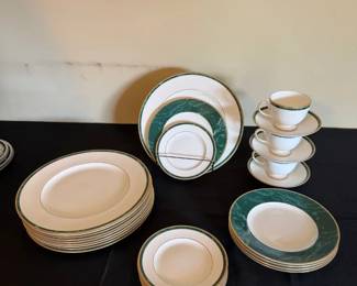 Wedgwood Chorale Bone China Dinnerware  28 Pieces