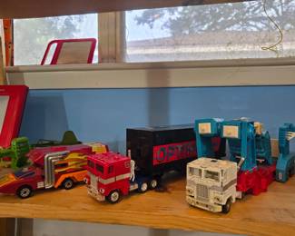 vintage transformers - 1984 Ultra Magnus G1, 1992 Optimus Prime G2, 1986 Rodimus Prime G1