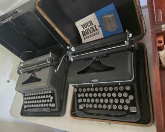 2 vintage ROYAL typewriters with carrying case