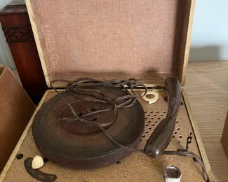 Silvertone Small Turntable (Model 4242A),