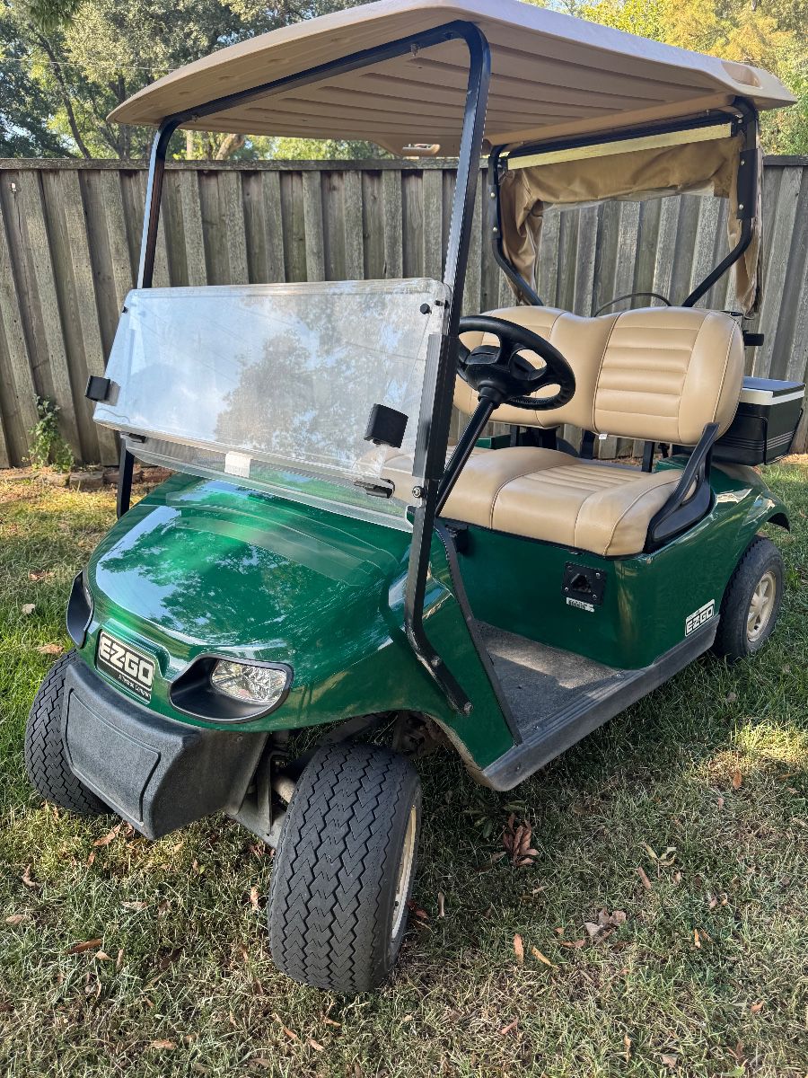 2016 ez go txt golf car in good running condition. Traditional batteries