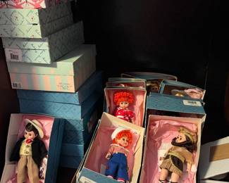 About 20 Madame Alexander Ginny dolls