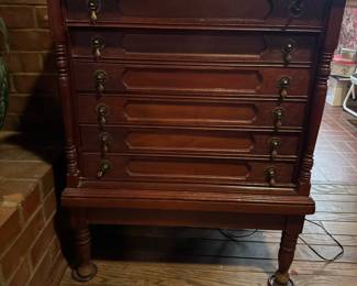 Very pretty 26” wide 24” tall