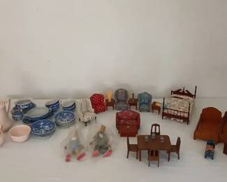 Miniature Blue Willow Staffordshire Tea Set Doll Furniture