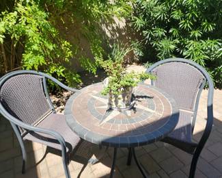 30" diameter patio table and two chairs