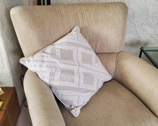 Close-up fabric recliner