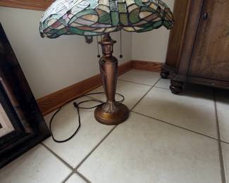 Stained-glass style table lamp