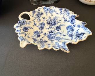 Blue and white decorative dish