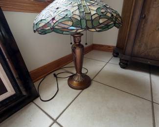 Stained-glass style table lamp Alternatively