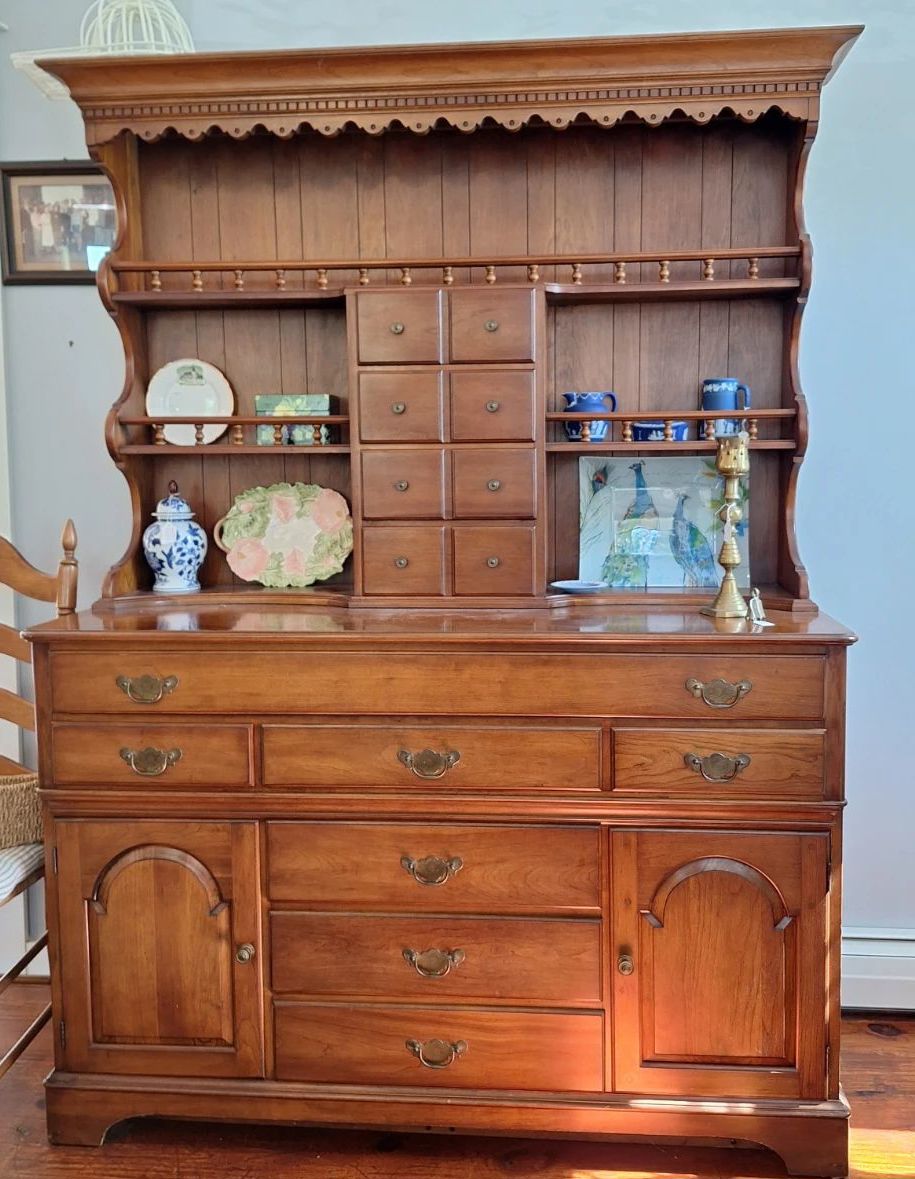 Pennsylvania House Hutch