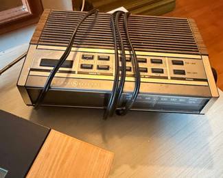 General Electric GE Model 7-4634B AM/FM Digital Alarm Clock Radio