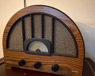 Randix OTR-98 AM/FM Radio Receiver, Cathedral Style