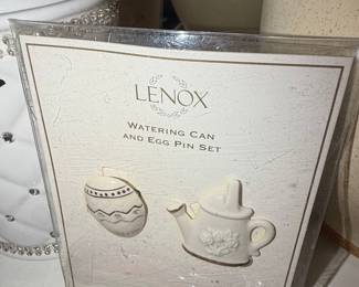 Lenox Watering Can and Egg Pin Set