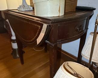 Vintage Mahogany Drop-Leaf Pembroke Table