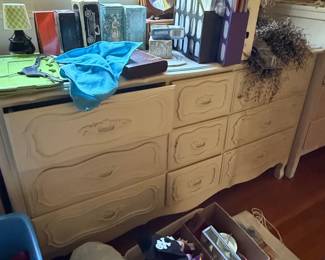 Vintage Henry Link French Provincial 9-Drawer Dresser