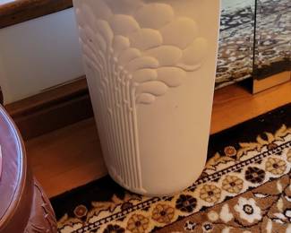 Vintage AK Kaiser White Porcelain Vase with Fan/Tree Pattern