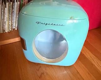 Frigidaire Retro Portable Mini Fridge