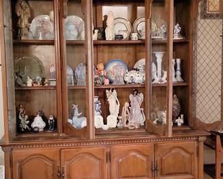 Vintage Thomasville French Provincial China Cabinet