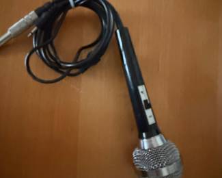 Realistic 33-2001 Dynamic Microphone