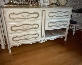 Vintage French Provincial Style 6-Drawer Dresser
