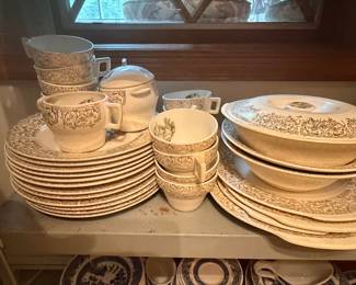 Triumph Limoges China D'Or Dinnerware Set