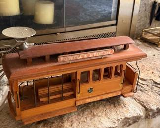 Vintage Wooden San Francisco Powell & Hyde Cable Car Music Box