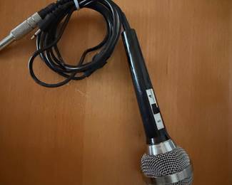 Realistic 33-2001 Dynamic Microphone